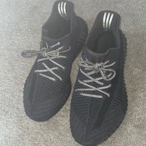 Yeezy 350 v2 black non reflective